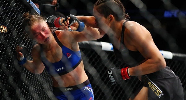 Luchadora brasileña noquea a Ronda Rousey en menos de un minuto (vídeo)