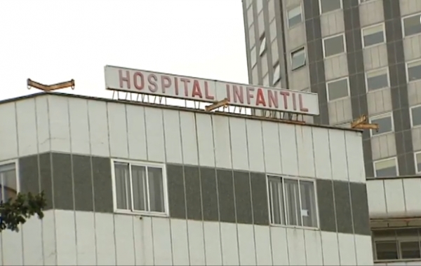 Un padre mata a su bebé tirándose con ella desde una ventana del Hospital La Paz