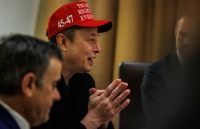Elon Musk golpeado en la Casa Blanca