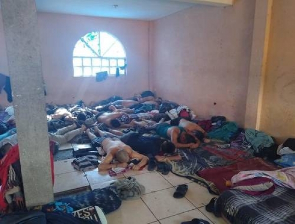 Un comando irrumpió en un centro de rehabilitación para adictos que operaba de manera clandestina en la comunidad de Arandas, municipio de Irapuato, Guanajuato, y mató a 28 personas, la mayoría jóvenes. Otros tres resultaron heridos.