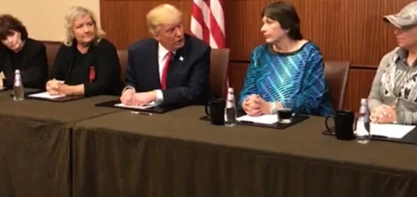Donald Trump ofrece una rueda de prensa con una mujer que acusó a Bill Clinton de delitos sexuales