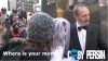 La “boda” de una niña y un hombre de 65 años causa indignación en Times Square (VIDEO)