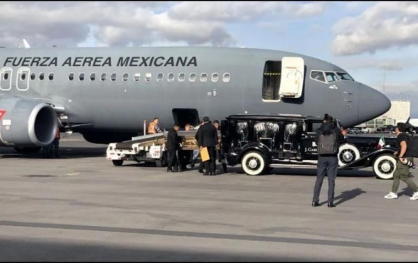 El pasado 8 de octubre, tras una solicitud de la familia de José José, el Presidente López Obrador ordenó enviar un avión de la Fuerza Aérea Mexicana a Miami y traer la mitad de los restos del artista.