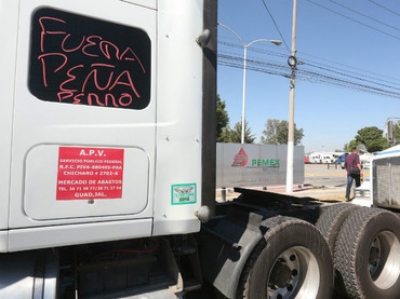 Los transportistas informan que permanecerán en plantón por tiempo indefinido