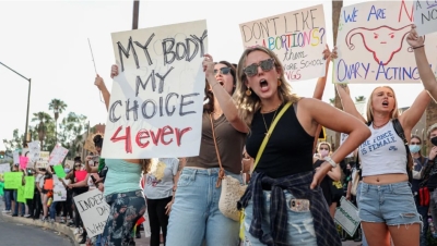 La Corte Suprema de Arizona permite que se aplique una ley de 1864 que prohíbe el aborto en casi todos los casos