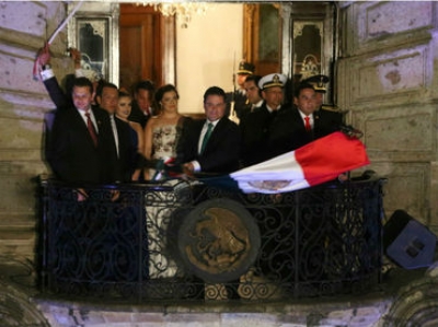 Aristóteles Sandoval recordó a los héroes patrios en la tradicional ceremonia del &#039;Grito de Independencia&#039;.