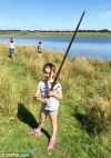 ¿Es Excalibur? Niña halla una espada en el lago donde el rey Arturo lanzó su legendaria arma