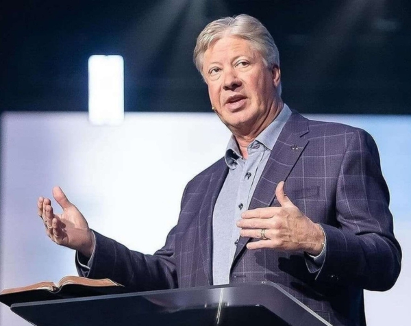 Robert Morris, pastor fundador de una megaiglesia evángelica se declaró culpable de abuso sexual infantil